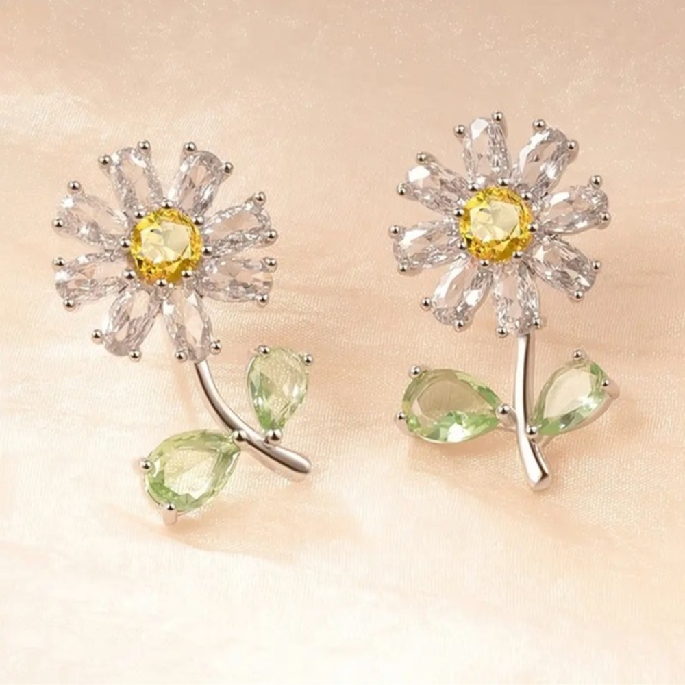 Crystal Daisy Flower Stud Earrings Yellow Green Silver Tone NWT